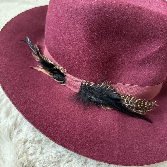 Black Saks Fifth Avenue‎ 90s Wool Fedora Felt Hat Burgundy Feathers One Size - Picture 2 of 9